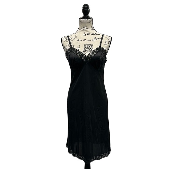 Vintage Black VANITY FAIR Dupont Nylon Nightgown Negligee Gown w Lace Trim 34